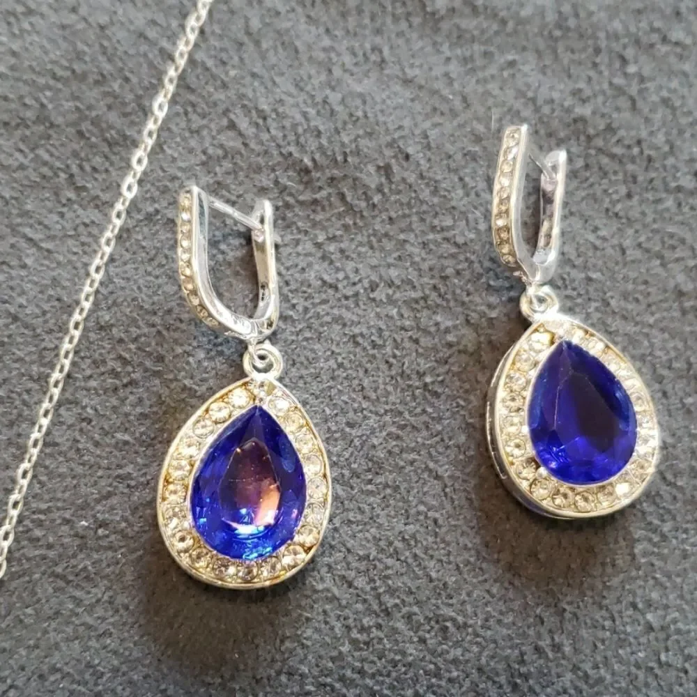 New sapphire set/ necklace, earrings and ring